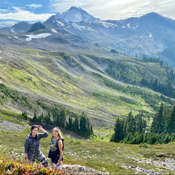 Meet your 5 ⭐️ Posher, Sara! - Picture 7 of 9